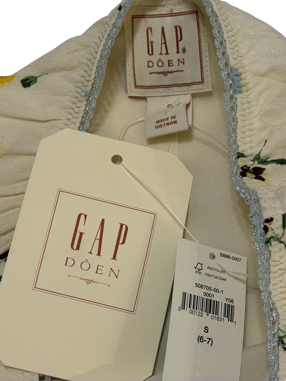 GAP cream circle